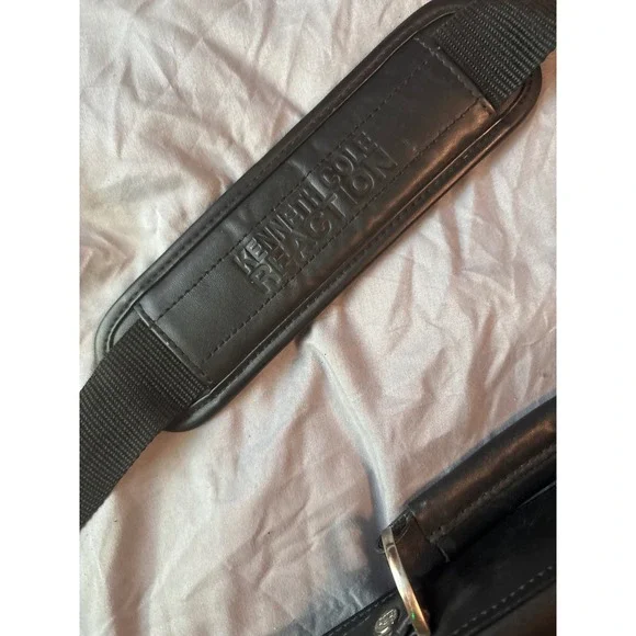 Kenneth Cole Reaction‎ Show Business 16 Black Leather Laptop Messenger Bag